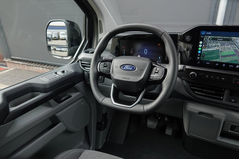 Vehicle Image 25