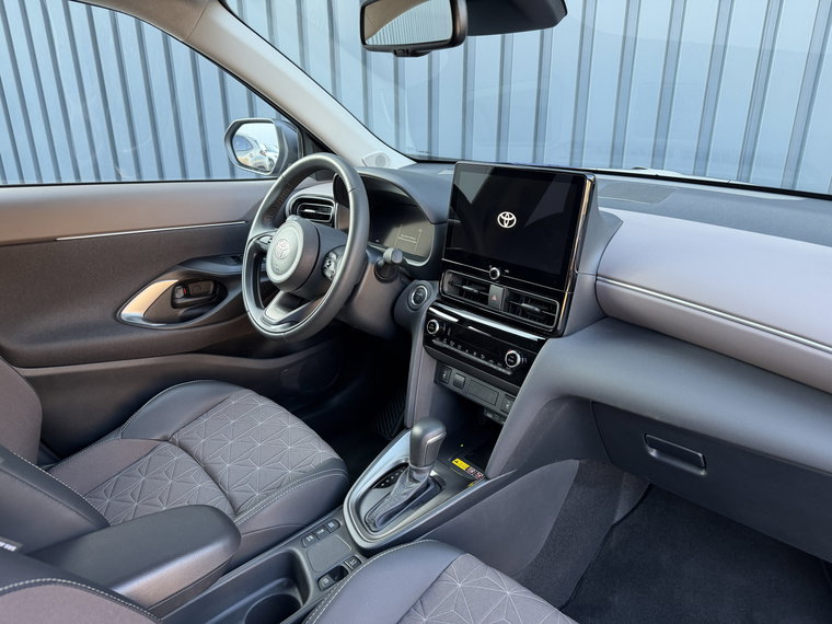 Vehicle Image 16