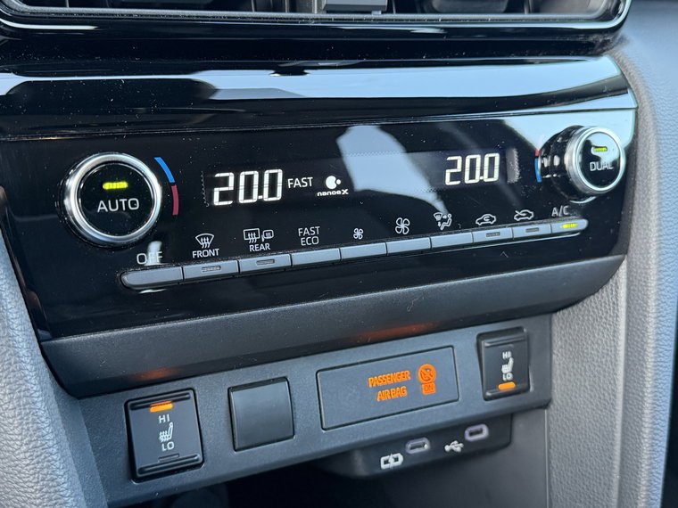 Vehicle Image 25