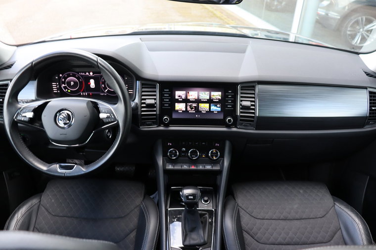 Vehicle Image 9