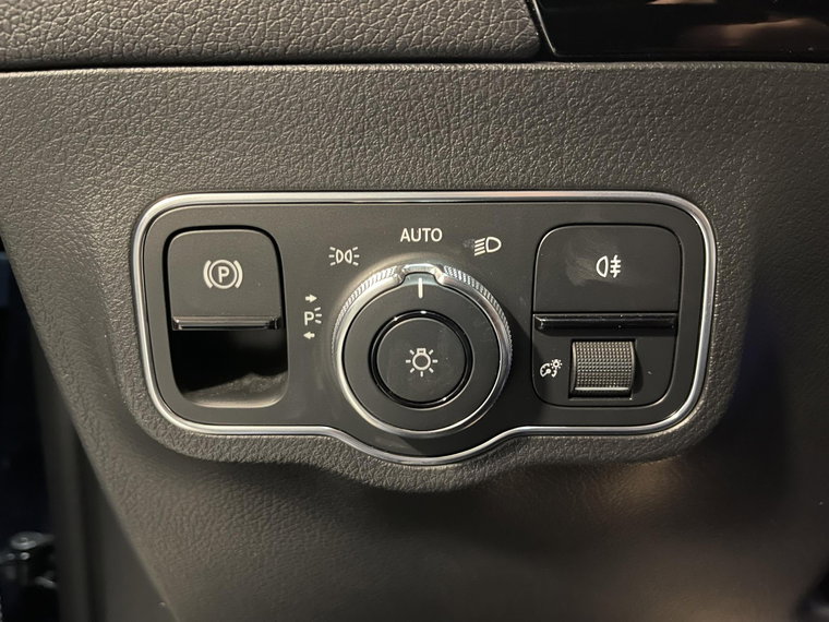 Vehicle Image 28