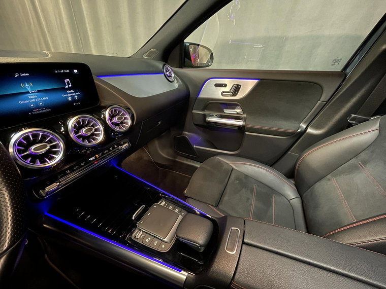 Vehicle Image 32