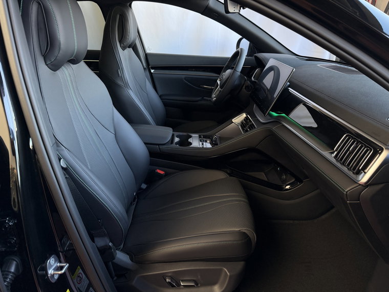 Vehicle Image 32