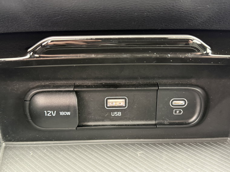 Vehicle Image 32