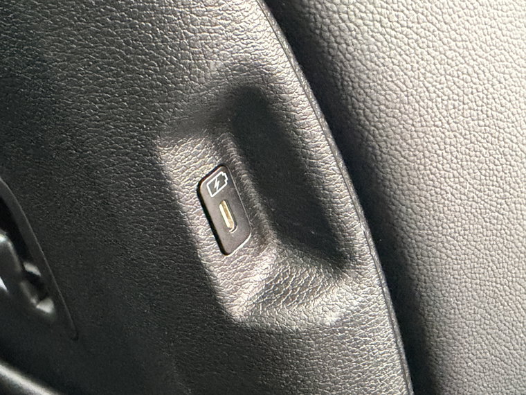 Vehicle Image 33