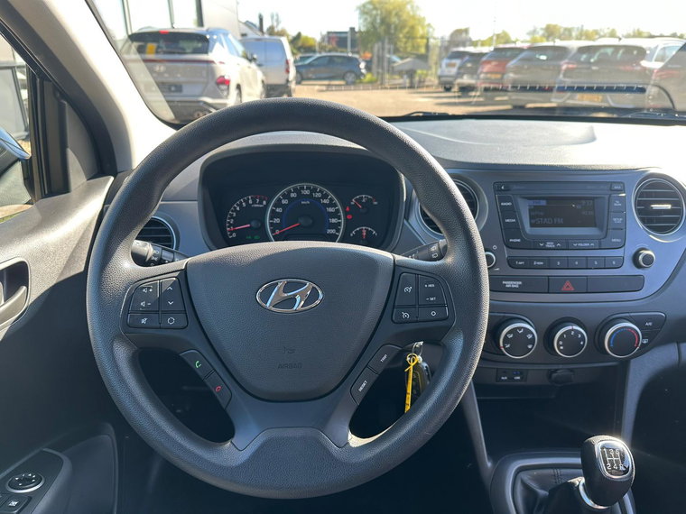 Vehicle Image 12