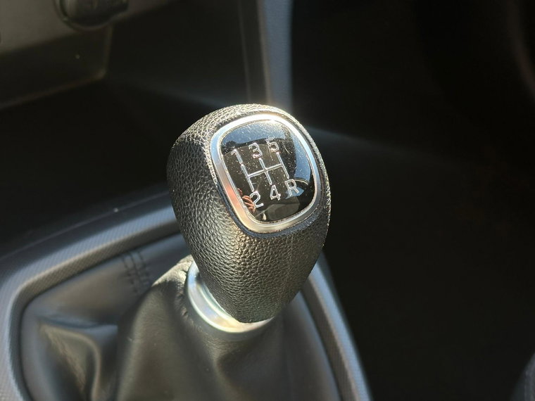Vehicle Image 25