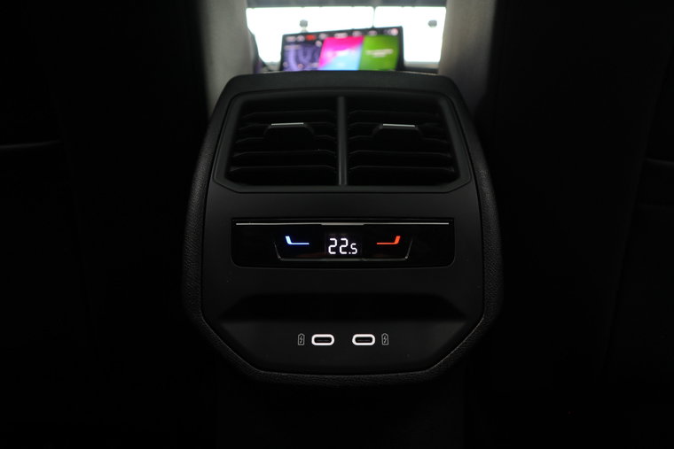 Vehicle Image 28