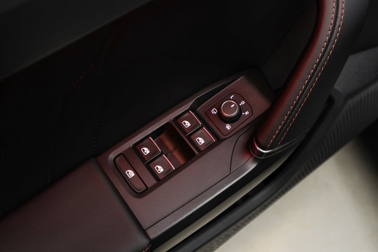 Vehicle Image 32