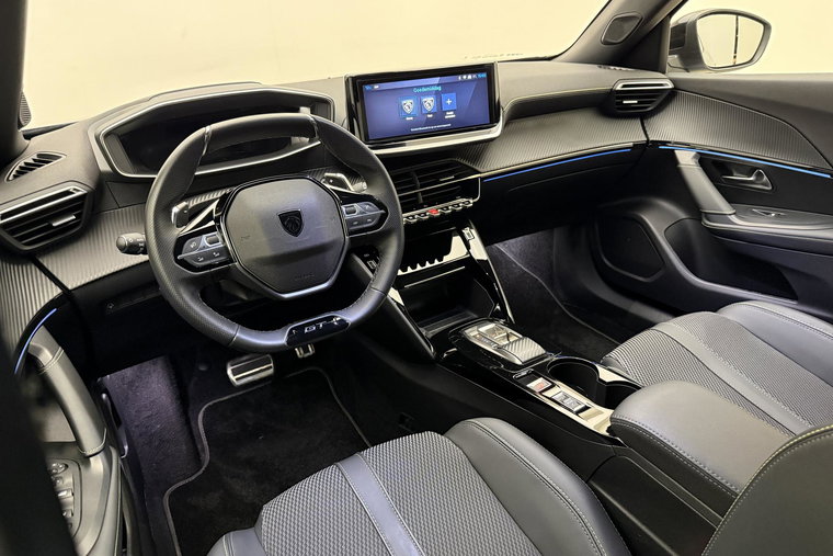 Vehicle Image 16