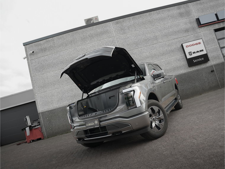 Vehicle Image 16
