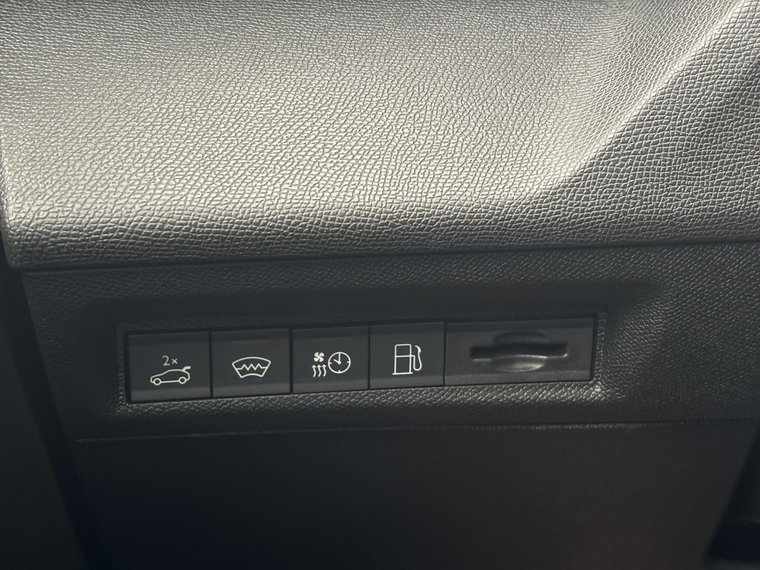 Vehicle Image 26