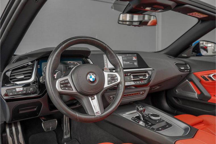 Vehicle Image 21