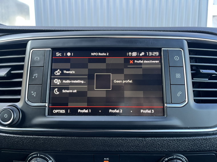 Vehicle Image 38