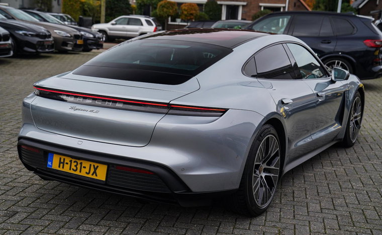 Vehicle Image 35