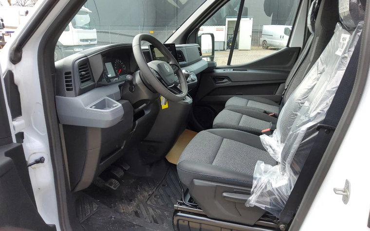 Vehicle Image 12