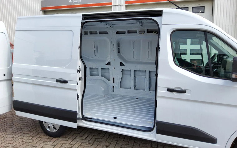 Vehicle Image 8
