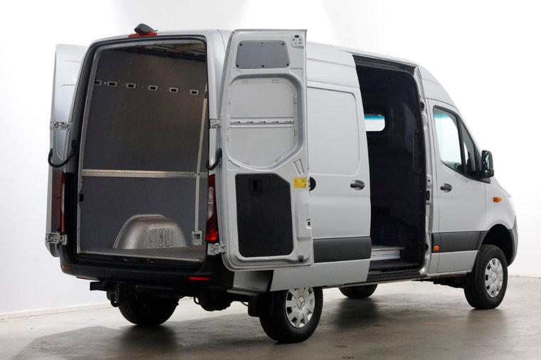 Vehicle Image 11