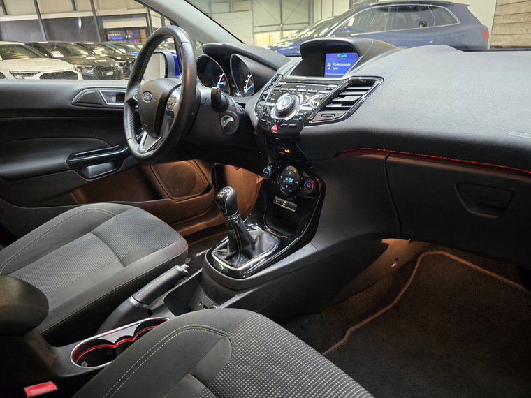 Vehicle Image 9
