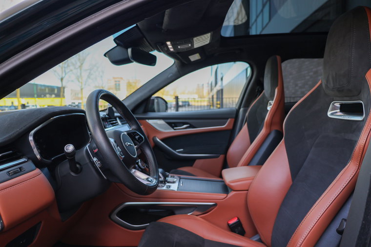 Vehicle Image 25