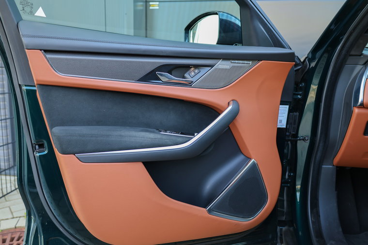 Vehicle Image 32