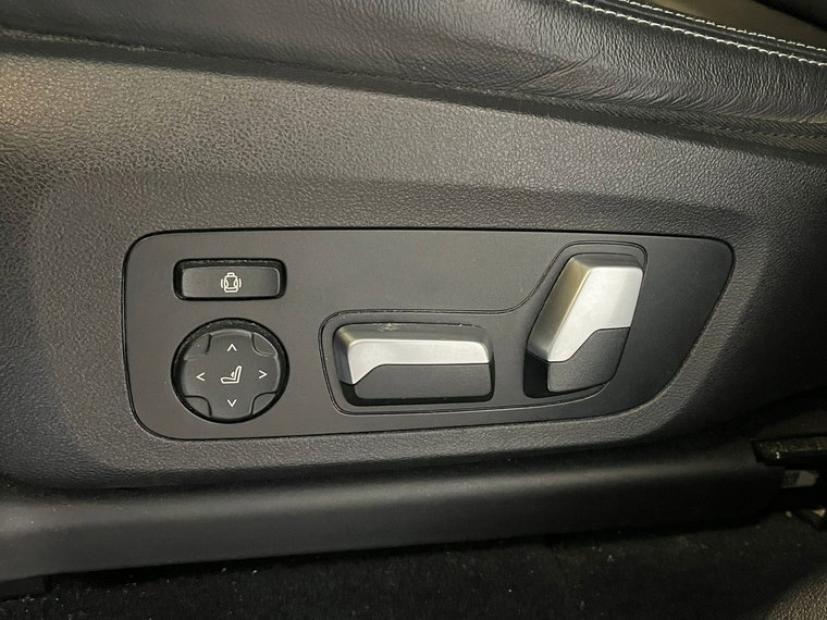 Vehicle Image 27