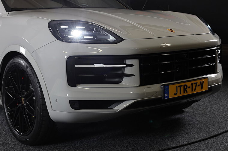 Vehicle Image 43