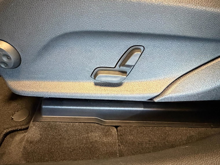 Vehicle Image 24