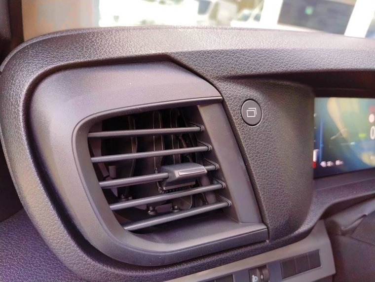 Vehicle Image 36