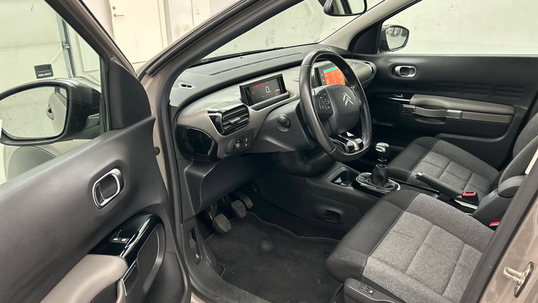 Vehicle Image 15