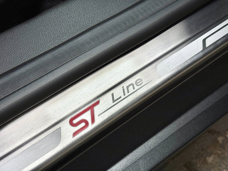 Vehicle Image 25