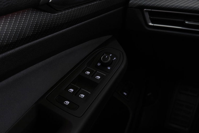 Vehicle Image 40