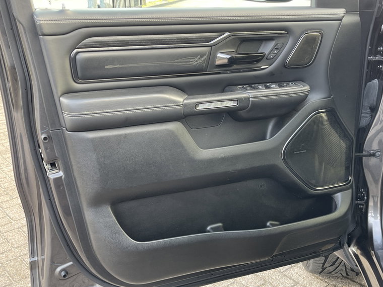 Vehicle Image 24