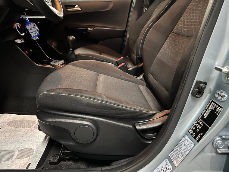 Vehicle Image 23