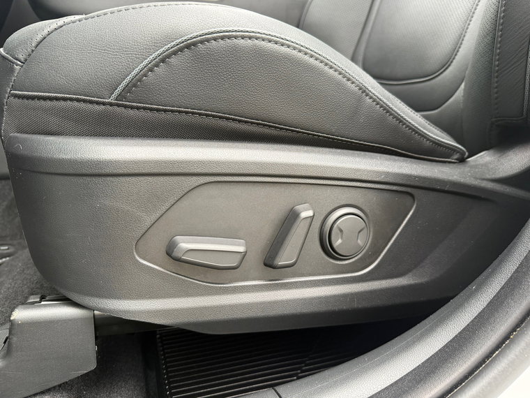 Vehicle Image 41