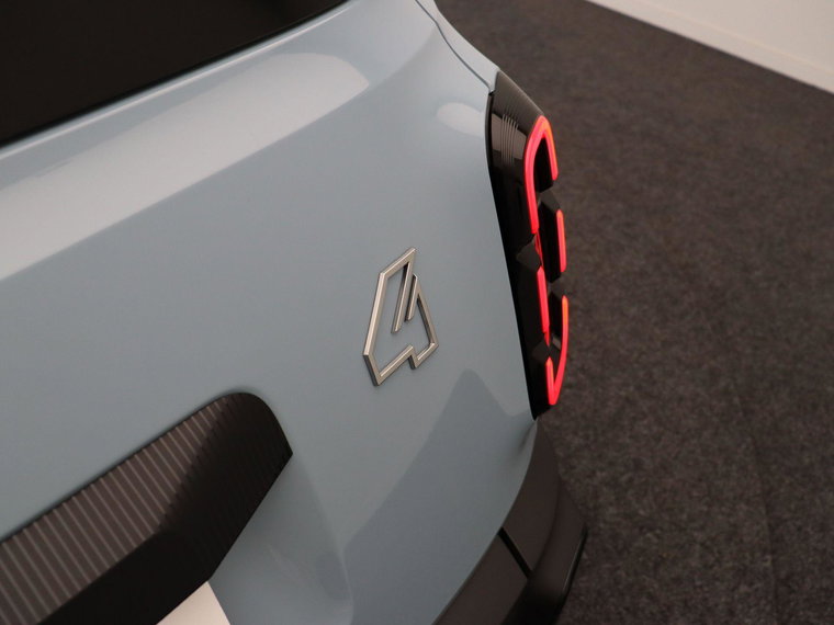 Vehicle Image 42