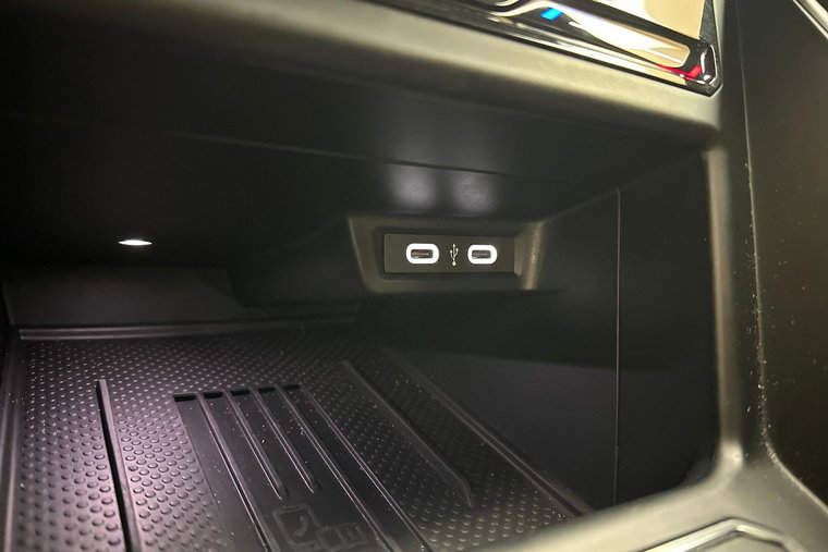 Vehicle Image 30