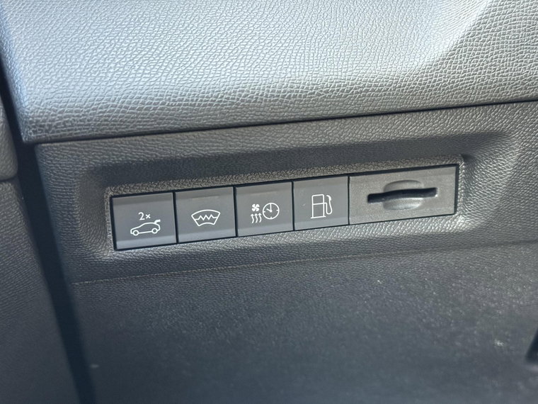 Vehicle Image 29