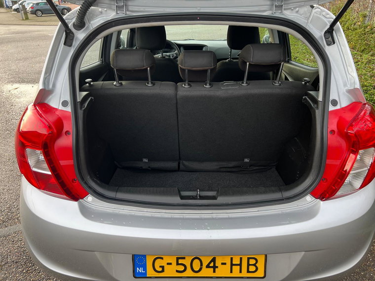 Vehicle Image 25