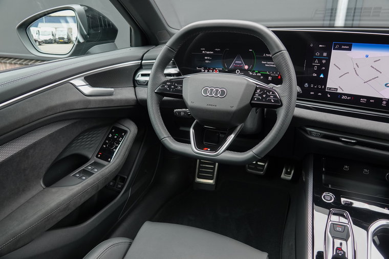 Vehicle Image 25