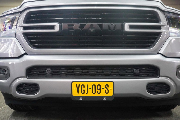 Vehicle Image 25