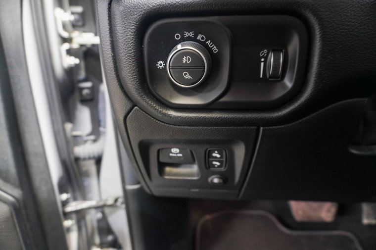 Vehicle Image 35