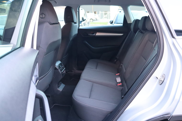 Vehicle Image 25