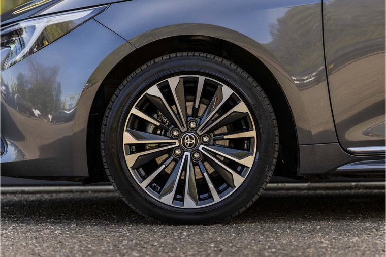 Vehicle Image 9