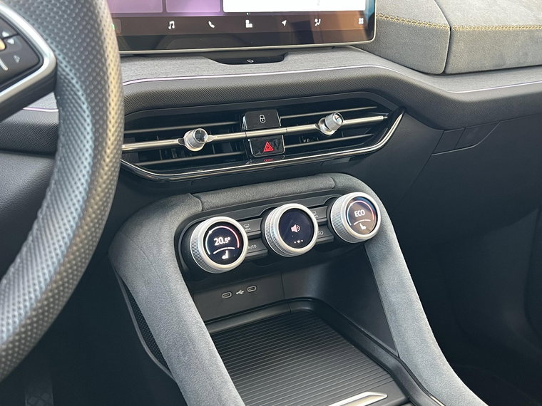 Vehicle Image 27