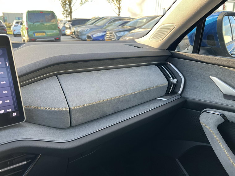 Vehicle Image 38