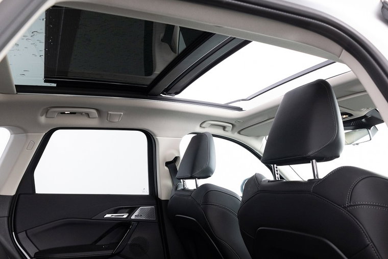 Vehicle Image 15