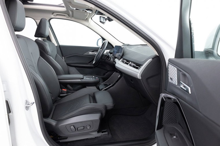 Vehicle Image 10