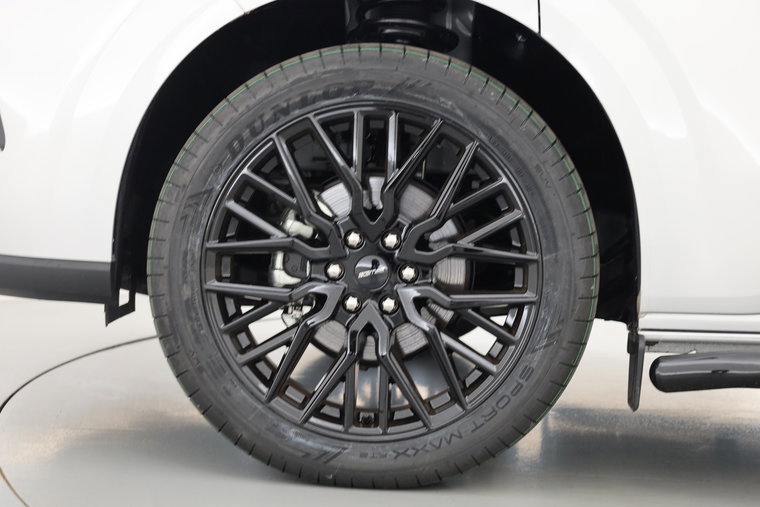 Vehicle Image 21