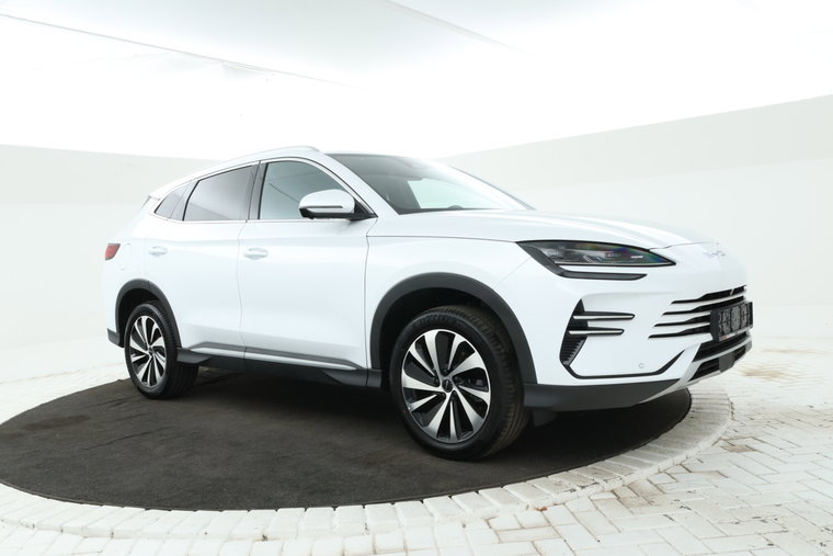 Vehicle Image 4